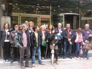Representantes de los cinco sindicatos en la puerta de la Consejería. Foto: CGT Enseñanza
