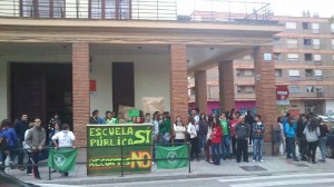 Concentración de estudiantes ayer en Calatayut. Foto: E.G.F.