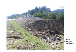 Esta fotografía -de IU- ilustra el nivel de la antigua carretera y por dónde discurren las obras.
