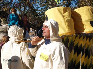 Activistas de Ecologistas en Acción durante la Procesión en honor a Santa Radioactividad del Perpetuo Recuerdo. Foto: Pablo Gómez Iniesta