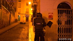 Un amplio despliegue policial ha ocupado el barrio de la Madalena tras el acto en solidaridad con Gamonal. Foto: AraInfo
