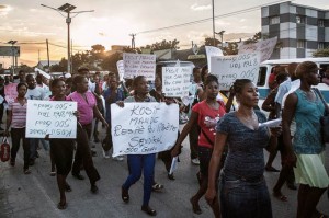 Manifestación por el salario mínimo en Puerto Príncipe, el pasado 2 de diciembre de 2013. Foto: Iolanda Fresnillo