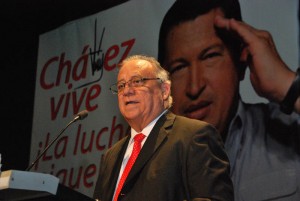 El embajador venezolano en el acto en conmemoración en Madrid del primer aniversario del fallecimiento del Comandante Hugo Rafael Chávez Frías.