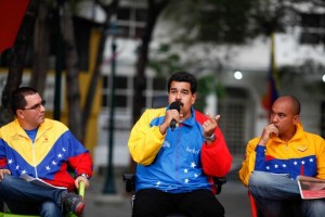 El Mandatario venezolano recordó al pueblo que lleva cuatro semanas llamando al diálogo nacional, invitando a la Mesa de la Unidad opositora a una reunión en Miraflores (sede del Gobierno), pero "se niegan a sentarse para hablar de paz".