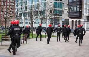Siete personas fueron detenidas en las protestas de ayer contra el foro económico celebrado en el Guggenheim.Foto: Aritz Loiola (Argazki Press)