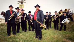 Fanfare Ciocarlia subirá al escenario del Explosivo! Club de Zaragoza este viernes, 25 de abril, acompañados por Artistas del Gremio.