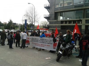 Acción de la CGT en la sede de FCC en Madrid