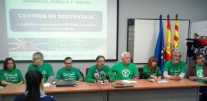 Imagen de la rueda de prensa ofrecida este viernes por la Plataformas por la Escuela Pública donde presentaron el informe.