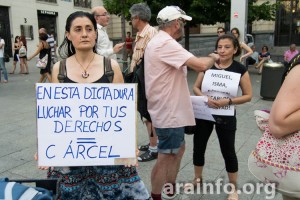 A pesar de que Delegación no autorizó la concentración, decenas de personas pidieron la libertad de los presos granadinos y recordaron a Miguel e Isma. Foto: AraInfo