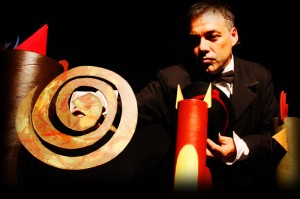 Luis Vigil sobre el escenario.