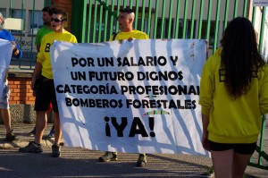 Protesta de la BRIF Daroca frente a la sede Tragsa en Zaragoza. Foto: Miguel Ángel Conejos (AraInfo)