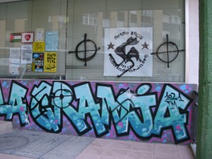 El local de la radio libre de San José amaneció con pintadas nazis. Foto: Radio la Granja