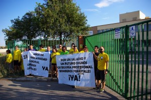 Brif Daroca protestando en la sede de Tragsa en Zaragoza. Foto: Arainfo.