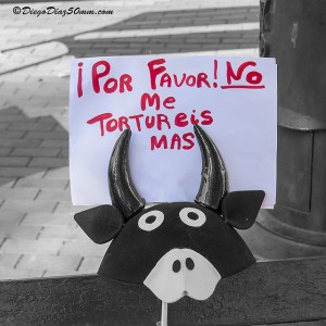 Cartel visto en la manifestación Zaragoza Antitaurina. Foto: Diego Díaz (AraInfo)