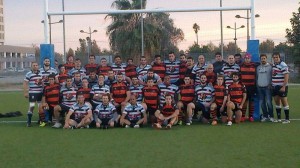 Las plantillas del Fénix Club de Rugby y de Les Abelles Rugby Club, posan tras el partido de ayer. Foto: Fénix Club de Rugby.