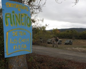 Los militares siguen en el pueblo. Foto: Vecinas y vecinos de Aineto [Galería]