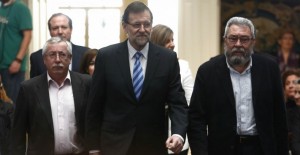 Cándido Méndez (UGT) e Ignacio Fernández Toxo (CC OO), con el presidente del Gobierno, Mariano Rajoy.