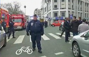 Policía en el lugar del atentado contra el semanario Charlie Hebdo.