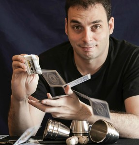 El mago aragonés Sergio Cisneros.