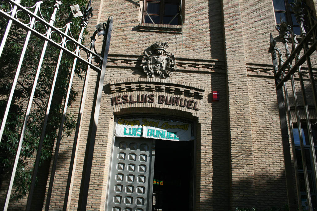 entrada del luis buñuel donde se va a hacer el congreso de supermercados.