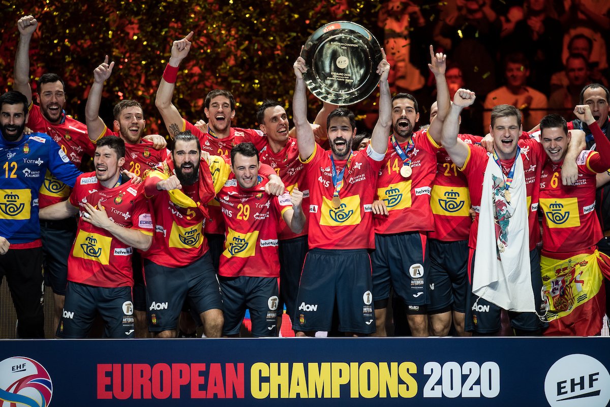 La selección española revalida su título continental de balonmano masculino  y consigue billete para Tokio 2020