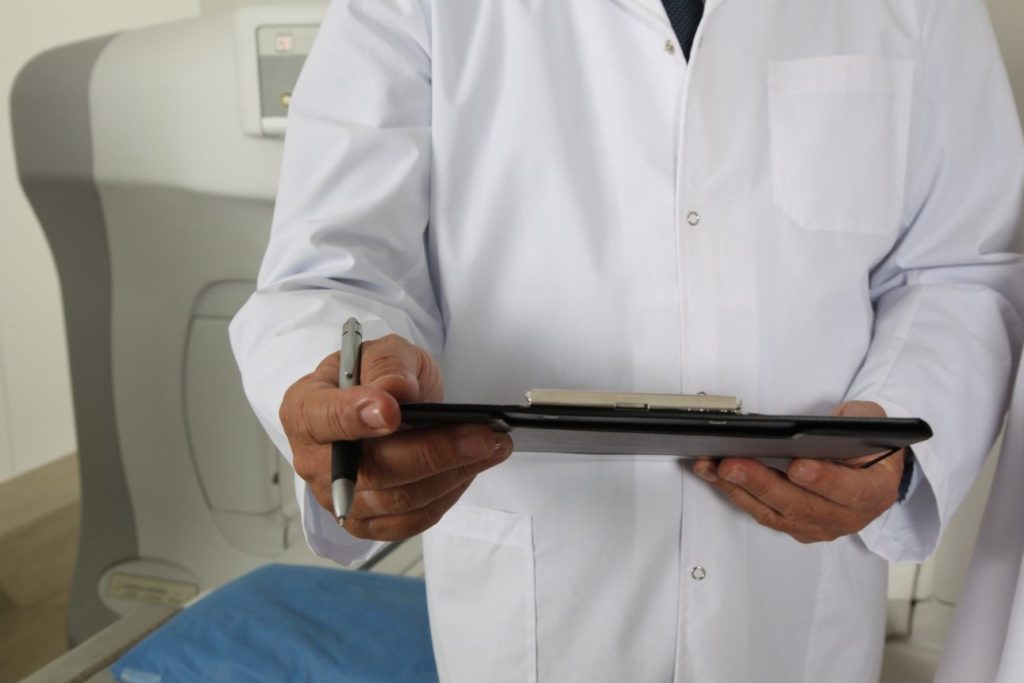 médico