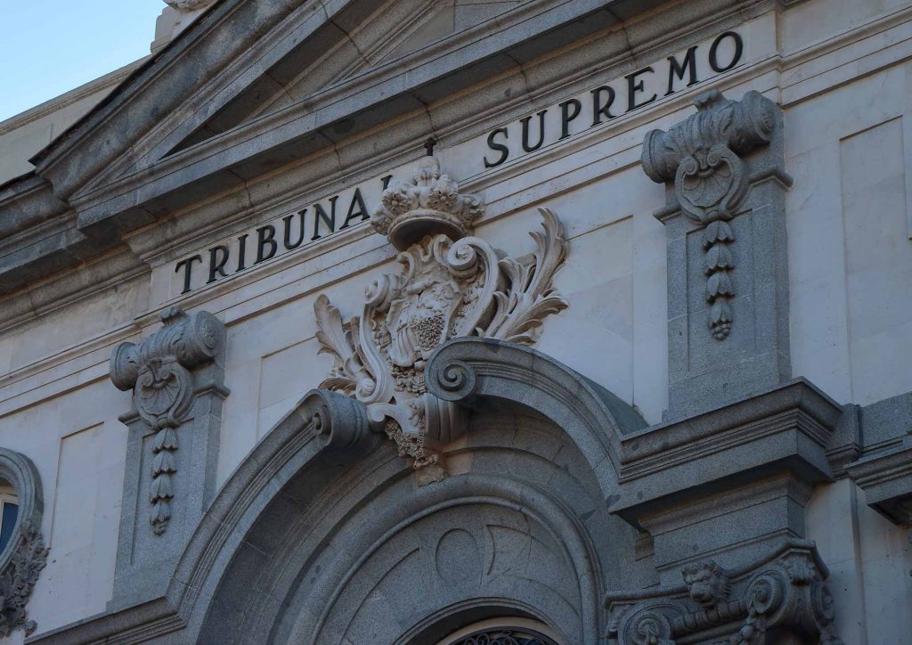 Fachada del edificio del Tribunal Supremo en Madrid, un edificio antiguo e histórico