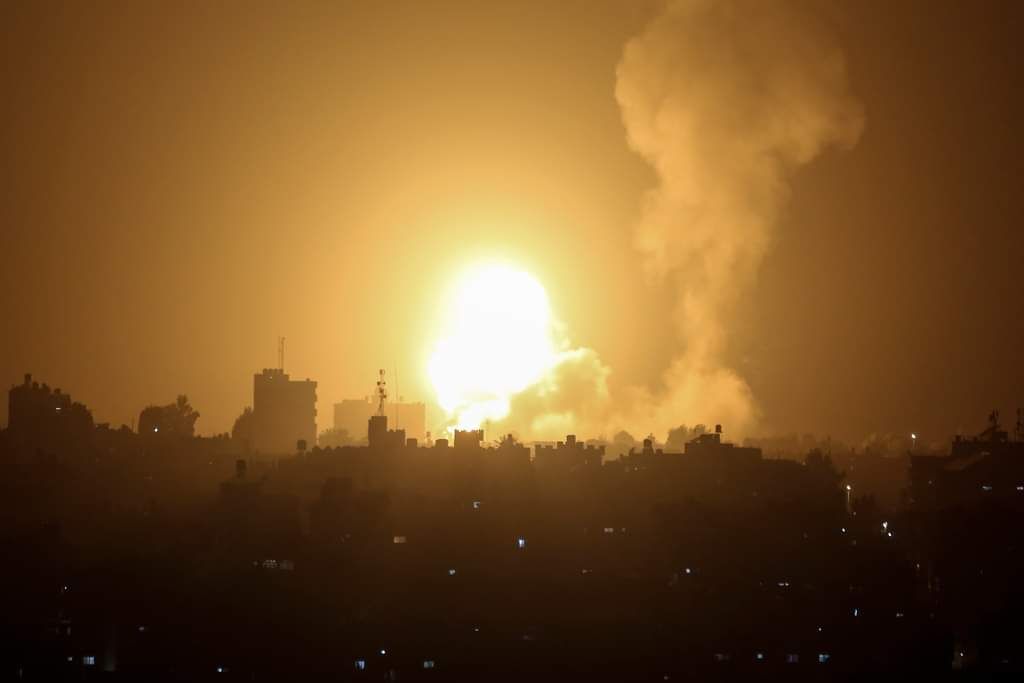 Bombardeo de Gaza Palestina por parte de Israel, ciudad en llamas