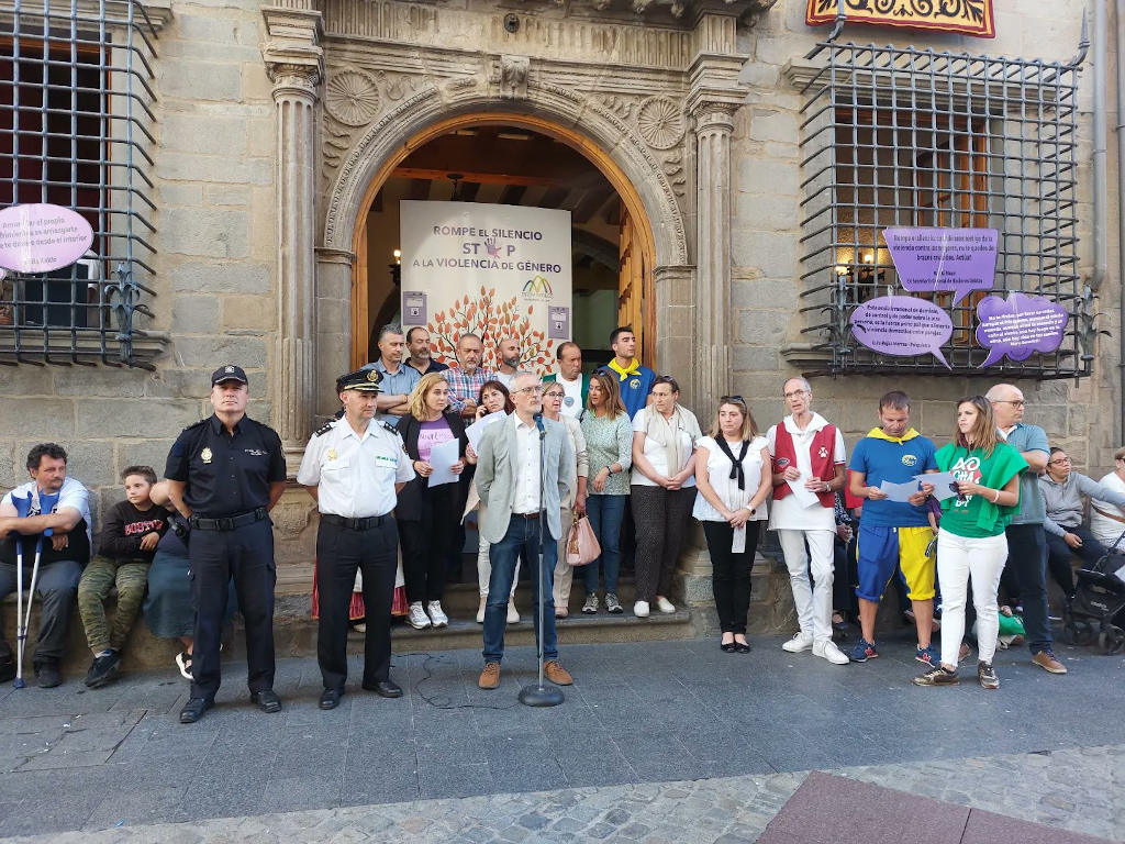 Concentración en el Ayuntamiento de Chaca contra las violencias machistas