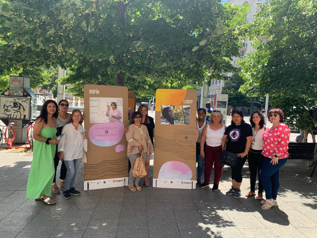 Un grupo de la Asociación de Trabajadoras del Hogar y los Cuidados en la exposición. en el aniversario del convenio 189