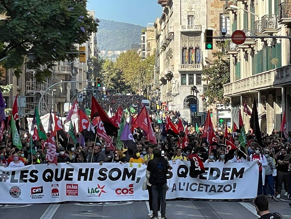 Manifestación con pancarta contra el icetazo para ilustrar una noticia de CGT
