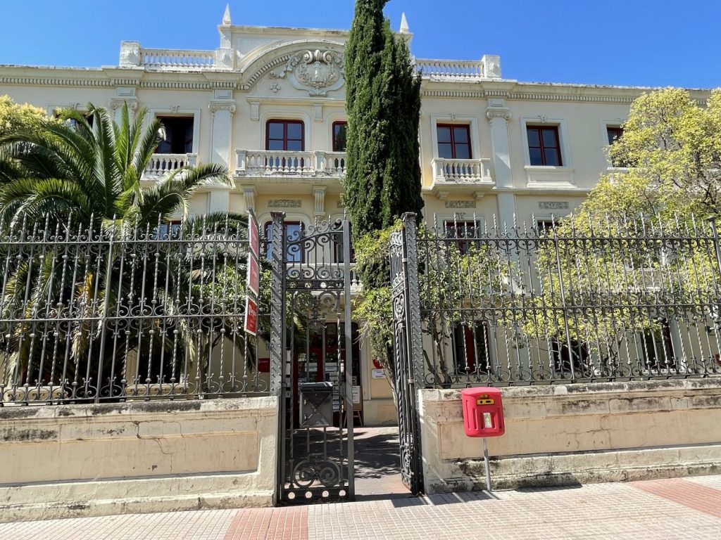 Escuela Municipal de Teatro. y arte dramático