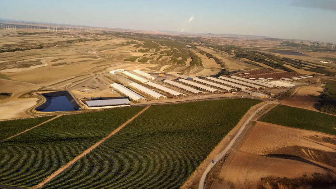 La macrogranja de noviernas, valle de odieta, desde el aire