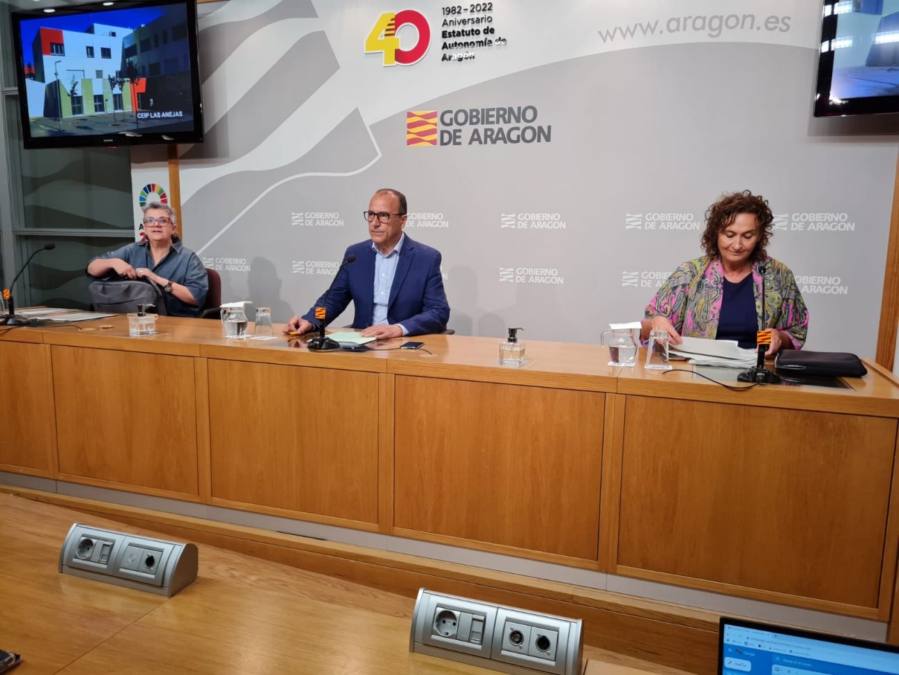Felipe Faci en el centro de la imagen durante la presentación del curso
