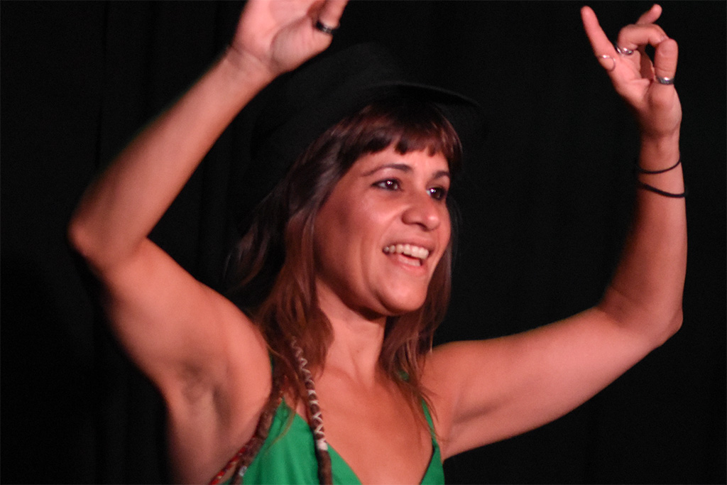 Helena Perdomo en su número de magia