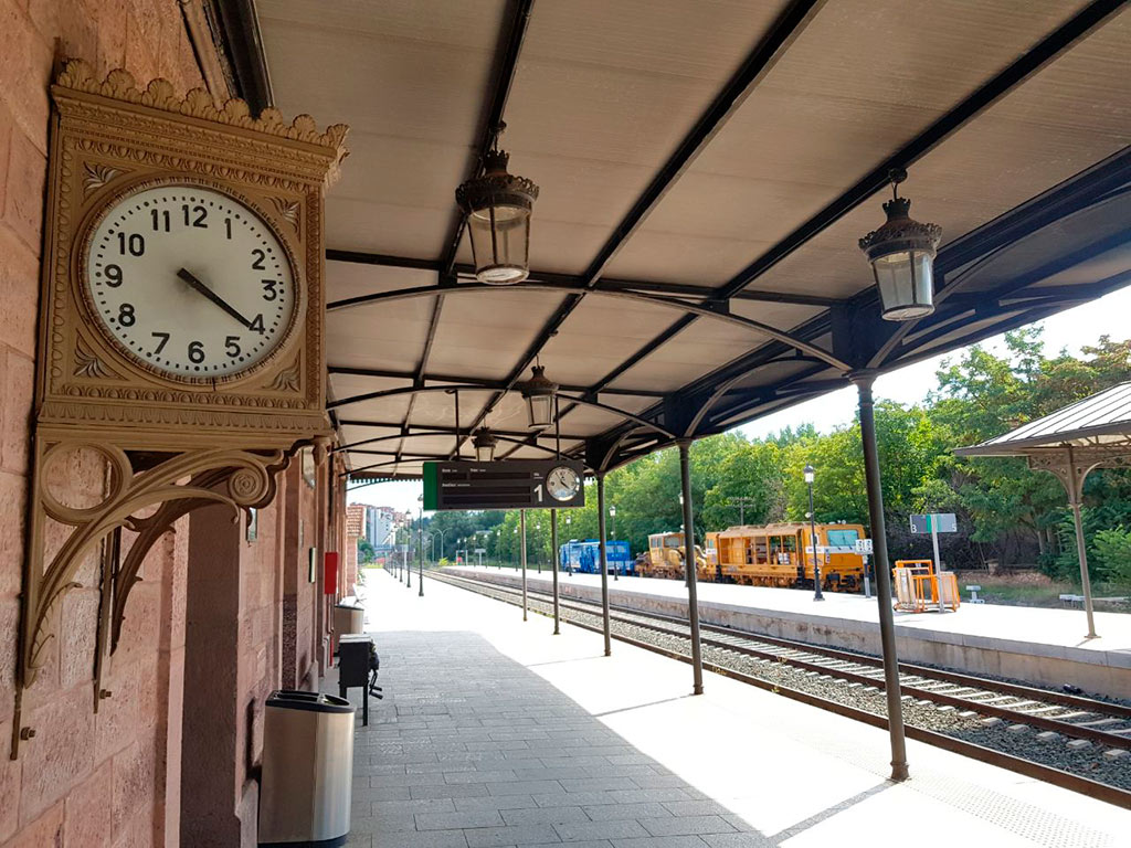 Estación de ferrocarril o tren en Teruel