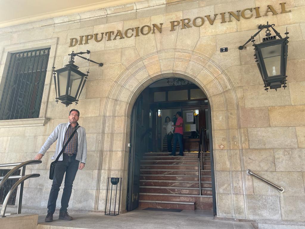puertas de la diputación provincial de teruel