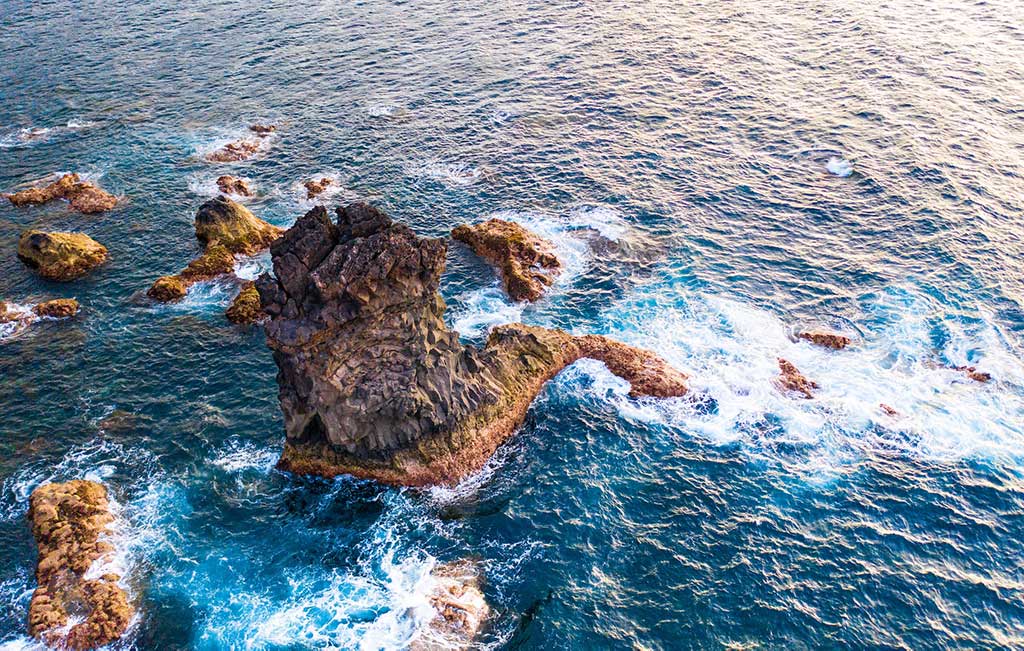 Oceano atlántico en las islas canarias