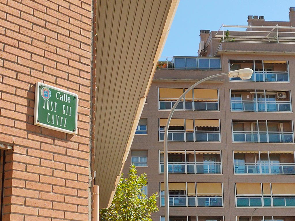Placa de la calle José Gil Cávez en Uesca