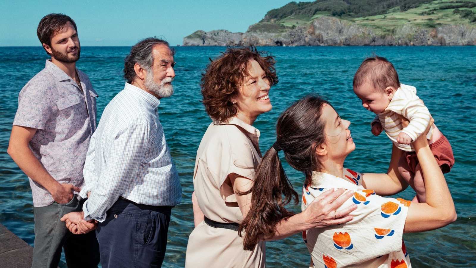 Fotograma de la película 'Cinco lobitos'