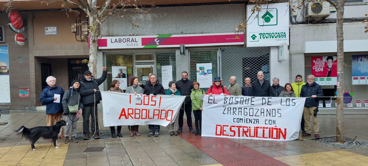 Concentración en el barrio de Torrero. Foto: AV Montes de Torrero Venecia.