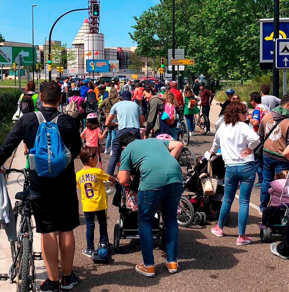 Movilización de las familias del CEIP María Zambrano de Parque Venecia de Zaragoza