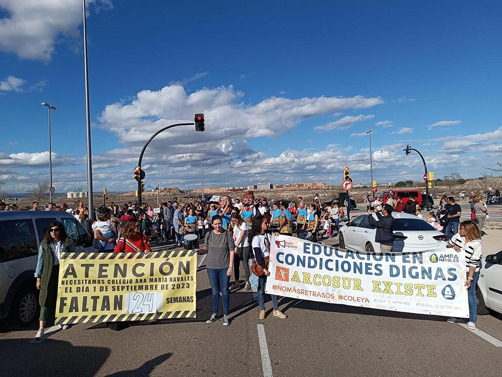 La DGA “miente y engaña” a las familias del colegio Ana María Navales de Zaragoza