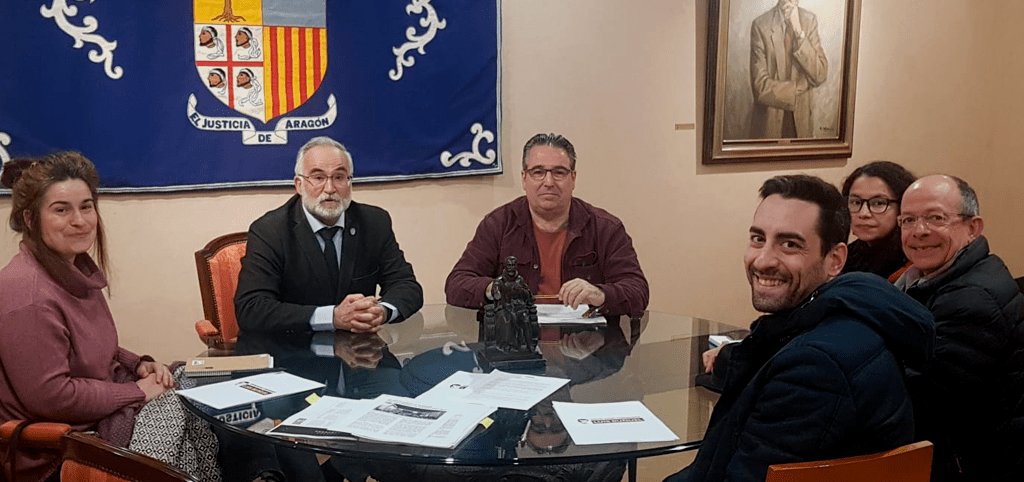 Colectivos durante la reunión con el Chusticia d'Aragón