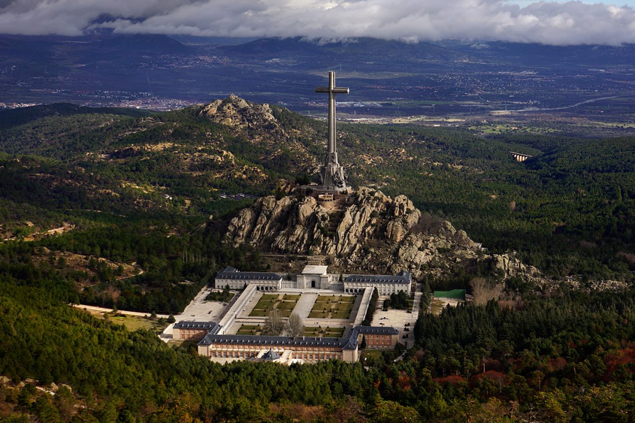 panorámica del complejo construido por Francisco Franco donde están enterrados los hermanos lapeña