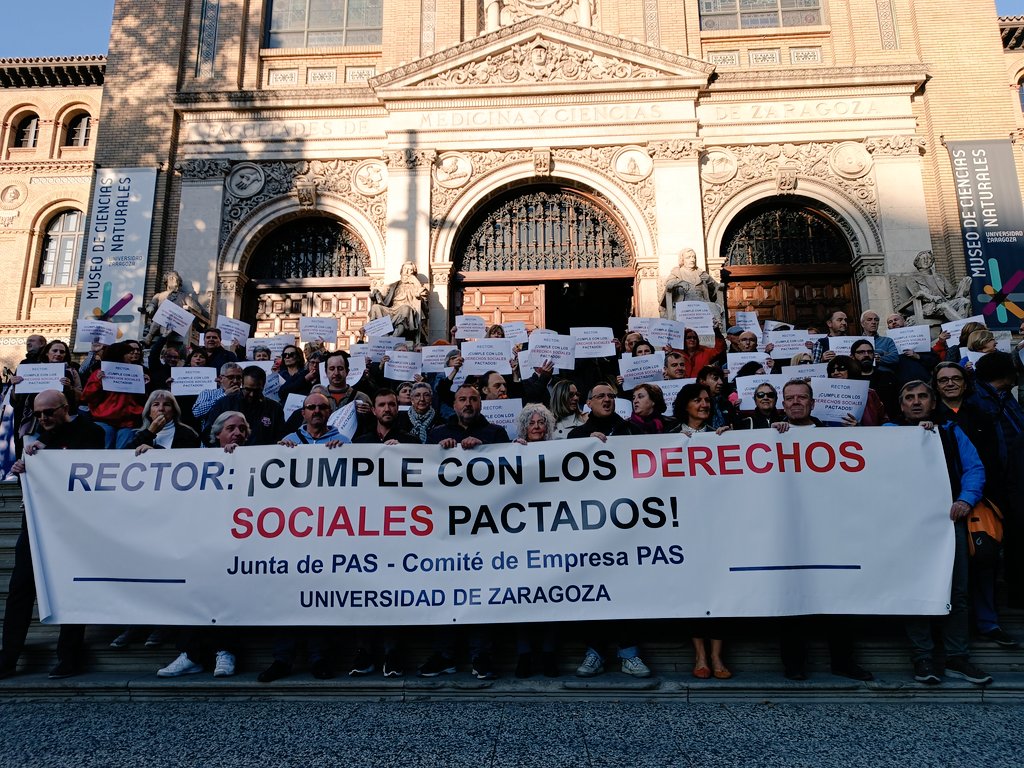Personal no docente de la Universidad de Zaragoza en el Paraninfo | Foto: Sindicato Somos.