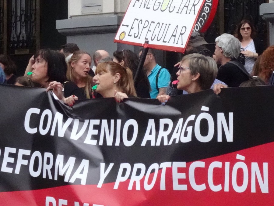 El bloqueo empresarial provoca la convocatoria de huelga en los centros ...