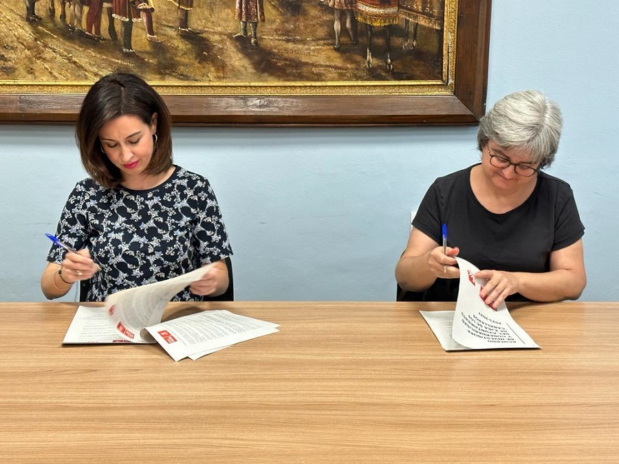 PSOE e IU firman un acuerdo de “Investidura y Gobernabilidad” en el Ayuntamiento de Exeya