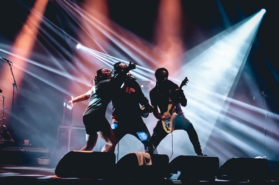 Albarosie y Jahsta iluminan la noche más reggae de Pirineos Sur