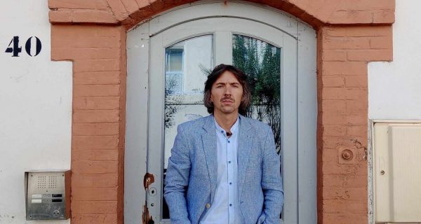 Alejandro Luaces: “Necesitamos crear un marco intergeneracional, relacional y emocional, que vaya más allá de la necropolítica lucrativa”
